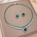 Elegante set gioielli in argento con collana e orecchini cuore in zircone verde smeraldo - Set di gioielli a cuore verde smeraldo (PJ---111)