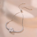 Dettaglio del bracciale quadrifoglio regolabile in argento con pietre occhio di gatto e zirconi - Quadrifoglio in Opale (TS0062) / Bianco