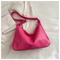 Borsa a mezzaluna in morbida pelle PU rosa acceso con tracolla regolabile elegante - rosa acceso