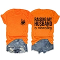Damen Set mit orangefarbenem Spruch-T-Shirt und Jeans-Shorts in Vorder- und Rückansicht - S / Oberteile / Orange (Schwarzer Druck)
