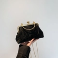 Sac à main vintage noir plissé avec fermoir baiser doré et bandoulière chaîne chic - Noir