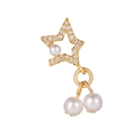 Gouden ster piercing met pavé kristallen en elegante witte parel accenten - Ster Parel Kers Stijl(EGD0091)