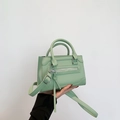Mini sac bandoulière vert menthe avec fermetures à glissière à pompons et détails argentés - Vert