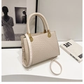 Elegante cremeweiße Handtasche mit Krokodilprägung, goldenen Beschlägen und Schultergurt - Khaki