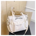 Grand sac bandoulière en toile blanche avec poches zippées et cordons de serrage - Blanc