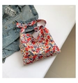 Borsa hobo con vivace stampa floreale e dettaglio nodo sulla tracolla regolabile - Floreale Rosso / Rosso
