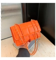 Bolso bandolera acolchado en naranja vibrante de cuero sintético con cadena dorada - Naranja