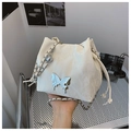Chic white bucket bag with pleated cloud texture and large silver butterfly buckle - Basic Style / Off White