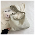Sac fourre-tout bandoulière en suédine vert clair avec bandoulière large réglable et zip - Vert