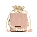 Sac seau rose en similicuir avec poignée en perles et doublure à cordon crème - Rose