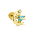 Vista de detalle de piercing luna con gema de corazón azul y circonita brillante - Estilo Luna con Piedra Azul (CD00772) / Dorado