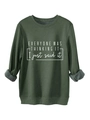 Détail d'un sweat vert foncé avec doublure grise aux poignets et imprimé texte - S / Vert Militaire