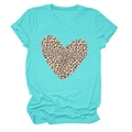 Dettaglio della stampa a cuore leopardato su t-shirt turchese a maniche corte girocollo - S / Blu Acqua Profonda