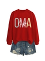 Stile flat lay della felpa rossa OMA life abbinata a shorts di jeans blu strappati - S / Rosso