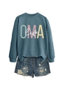 Détail du sweat OMA life avec un short en jean aux bords effilochés et aux textures usées - Bleu