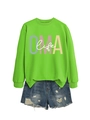 Détail de l'imprimé OMA life sur le sweat-shirt vert fruit et le short en jean bleu - Vert Fluorescent
