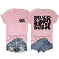 Detailansicht des rosa OP-Schwester T-Shirts mit Operating Room Nurse Druck auf dem Rücken - Rosa (Schwarzer Druck)