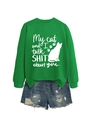 Flachbild-Layout von grünem Sweatshirt mit Katzen-Slogan und destroyed Denim-Shorts - S / Grasgrün (Weiße Schrift)
