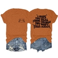 Vue détaillée avant et arrière du t-shirt caramel avec motif coeur et texte inspirant - Orange Brûlé (Graphique Noir)