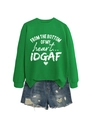 Flachbild von hellem grünem Sweatshirt mit weißen Buchstaben und Denim-Shorts - S / Grasgrün (Weiße Grafik)
