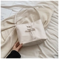 Borsa a secchiello minimalista in pelle PU bianco crema con design a lacci - Bianco