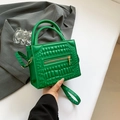Elegant green crocodile texture handbag with gold zipper and detachable shoulder strap - Green