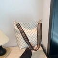 Vintage-Beuteltasche in Beige mit gemustertem Monogramm und gestreiftem breitem Schultergurt - Ohne Anhänger / Weiß