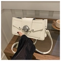 Minimalistische beige rechteckige Umhängetasche mit silberner Planeten-Metallschnalle - Weiß