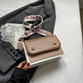 Bolso bandolera retro bicolor con correa ancha bordada en marrón oscuro y crema - Marrón