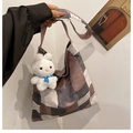 Grand sac cabas rétro en toile patchwork marron et gris avec charm lapin en peluche - Marron avec pendentif