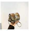Borsa a sella trapuntata color-block in caffè e kaki con fibbia in metallo dorato - Marrone