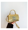 Elegante goldene Umhängetasche mit Krokodilmuster, Metall-Logo und Tragegriff für Damen - Gold