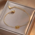 Elegantes 18K vergoldetes Fußkettchen mit Barren-Anhänger und praktischem Karabinerverschluss - Goldbarren 999 Stil (TL0032)