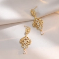 Elegante goldene Vintage-Ohrringe mit Zirkonia-Besatz und tropfenförmigen Edelsteinen - Dangle Earrings / Gold