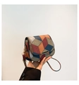 Borsa a tracolla con motivo geometrico a rombi colorati, fibbia dorata e tracolla fine - Blu