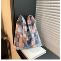 Borsa tote in tela patchwork retrò con motivi denim e floreali e tracolla larga - Rosa