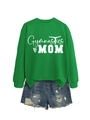 Détail de l'imprimé Gymnastics MOM sur un sweat vert et un short en jean bleu - S / Vert Herbe (Texte Blanc)