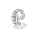Makro-Detail des silbernen Earcuffs mit Zirkon-Besatz und kleinem Stern-Anhänger-Detail - Stern Anhänger Stil (EGJ0117) / Silber