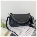 Borsa baguette nera minimalista con catena argentata e mini pochette coordinata - Nero