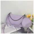 Dettaglio borsa hobo viola chiaro con portamonete rimovibile e catena in argento - Viola