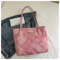 Sac cabas rose matelassé en toile avec surpiqûres et détail décoratif en métal - Sans pendentif / Rose