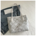 Sac fourre-tout gris argenté vintage avec motif losange et plaque en métal - Sans pendentif / Gris