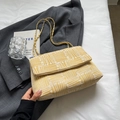 Borsa a tracolla in tela jacquard gialla e bianca con tracolla a catena d'oro - Giallo
