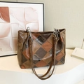 Bolso tote retro en cuero de contraste marrón con acolchado de rombos y cadena - Marrón