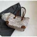 Détail du sac cabas avec imprimé Grande Vague de Kanagawa et anses en cuir marron - Brun Sans Pendentif