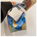 Minimalist patchwork shoulder bag in blue and yellow faux leather with wide strap - Blue