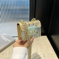 Mini borsa quadrata oro champagne con catena metallica e chiusura magnetica chic - Oro