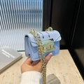 Mini sac carré bleu clair en cuir avec bandoulière chaîne dorée pour femmes - Bleu