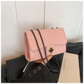 Pink textured leather shoulder bag with gold chain strap and clover flower metal clasp - Pink
