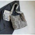 Retro large-capacity striped canvas tote bag with grey geometric patterns and wide star strap - Brown